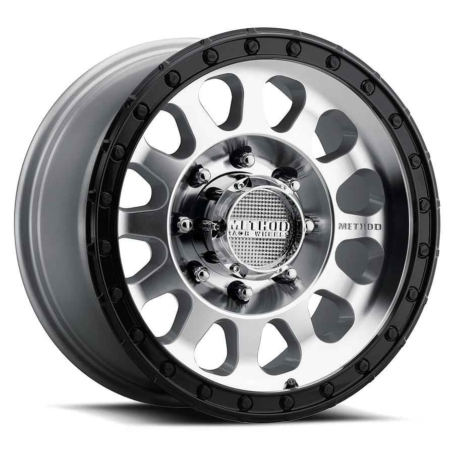 MR315 Machined - Gloss Black Lip Wheel Close-Up 17x8.5 8x165.1